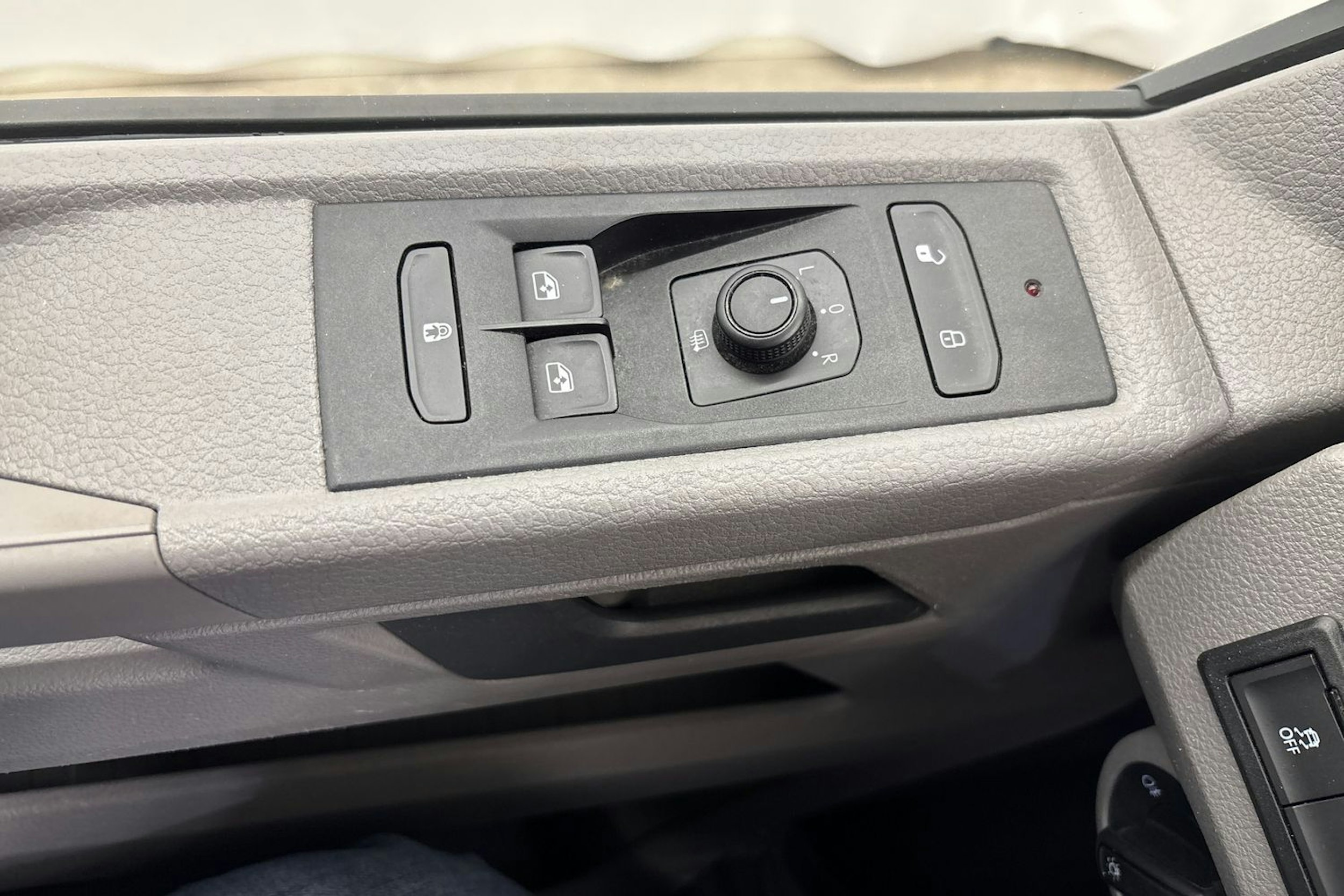 valkoinen Volkswagen Caravelle 2021 kuva 17.