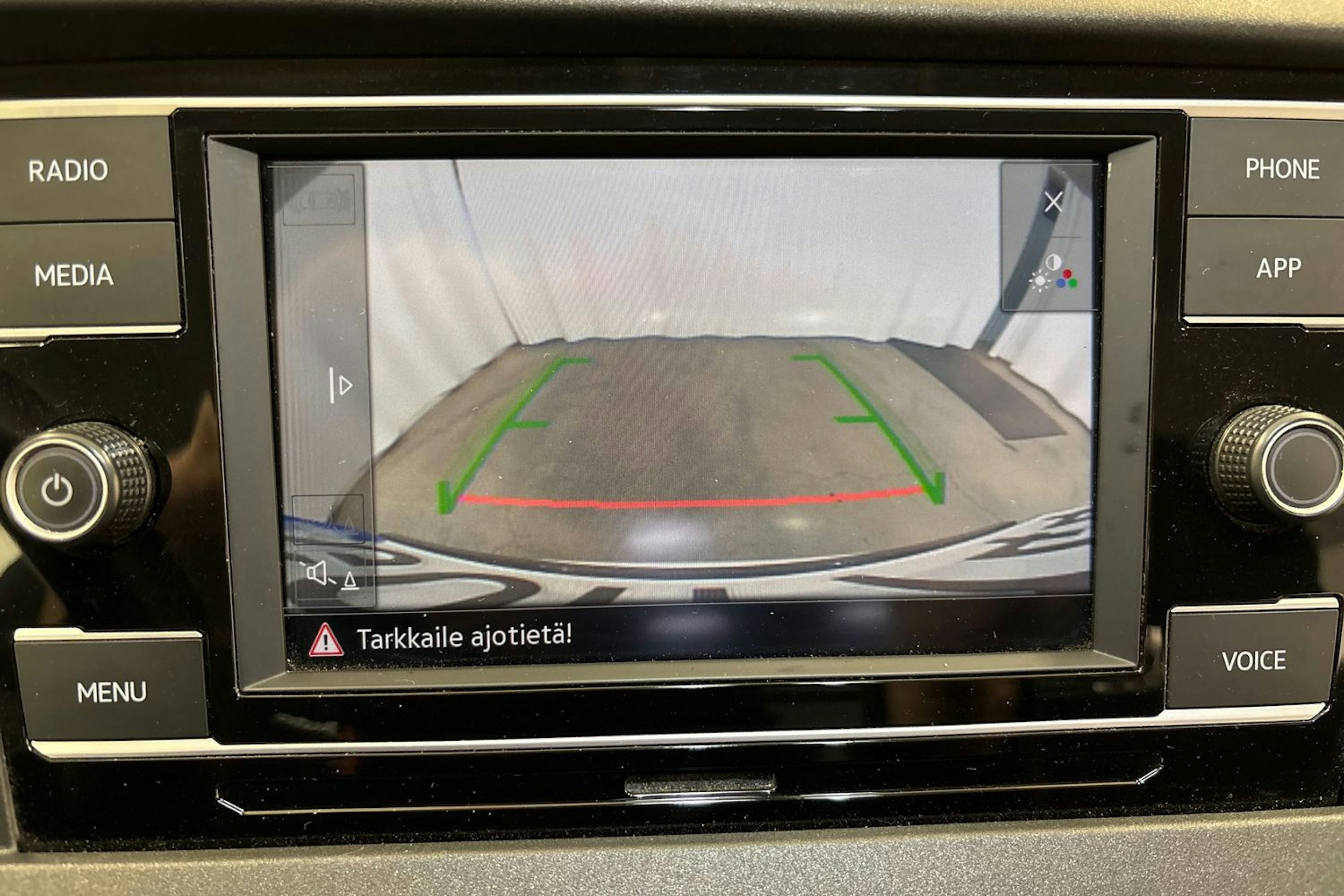 valkoinen Volkswagen Caravelle 2021 kuva 18.