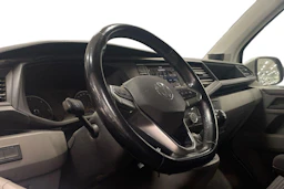 Harmaa Volkswagen Caravelle 2021 kuva 3.