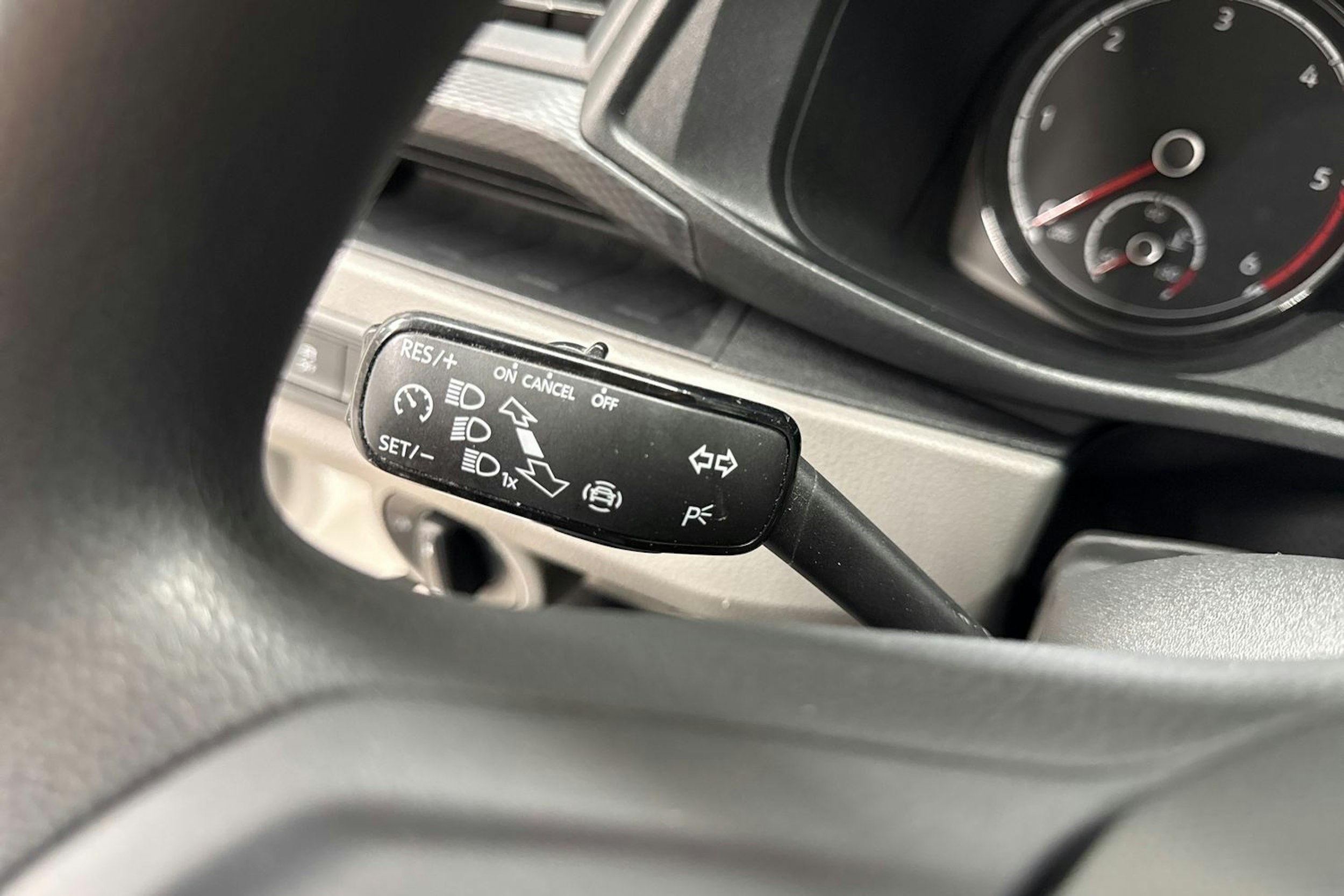 Valkoinen Volkswagen CARAVELLE 2021 kuva 19.