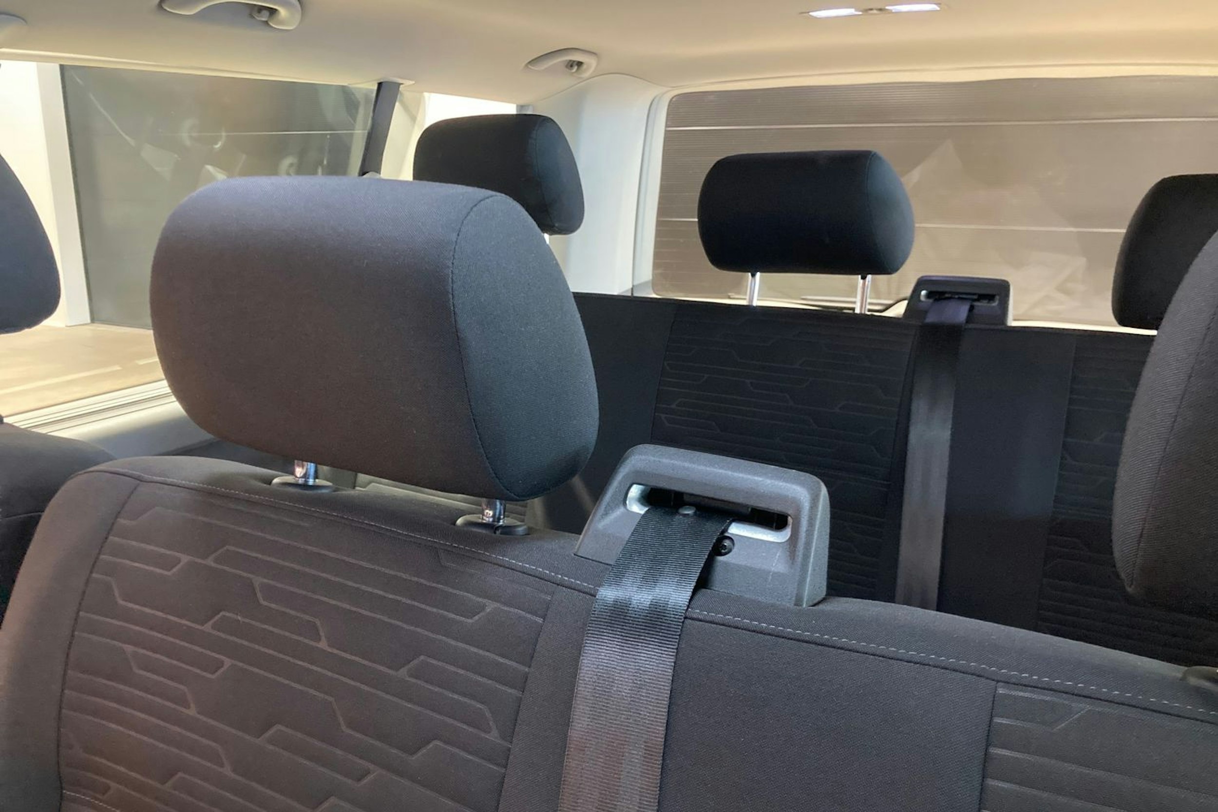 valkoinen Volkswagen Caravelle 2021 kuva 14.