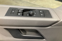 valkoinen Volkswagen Caravelle 2021 kuva 19.