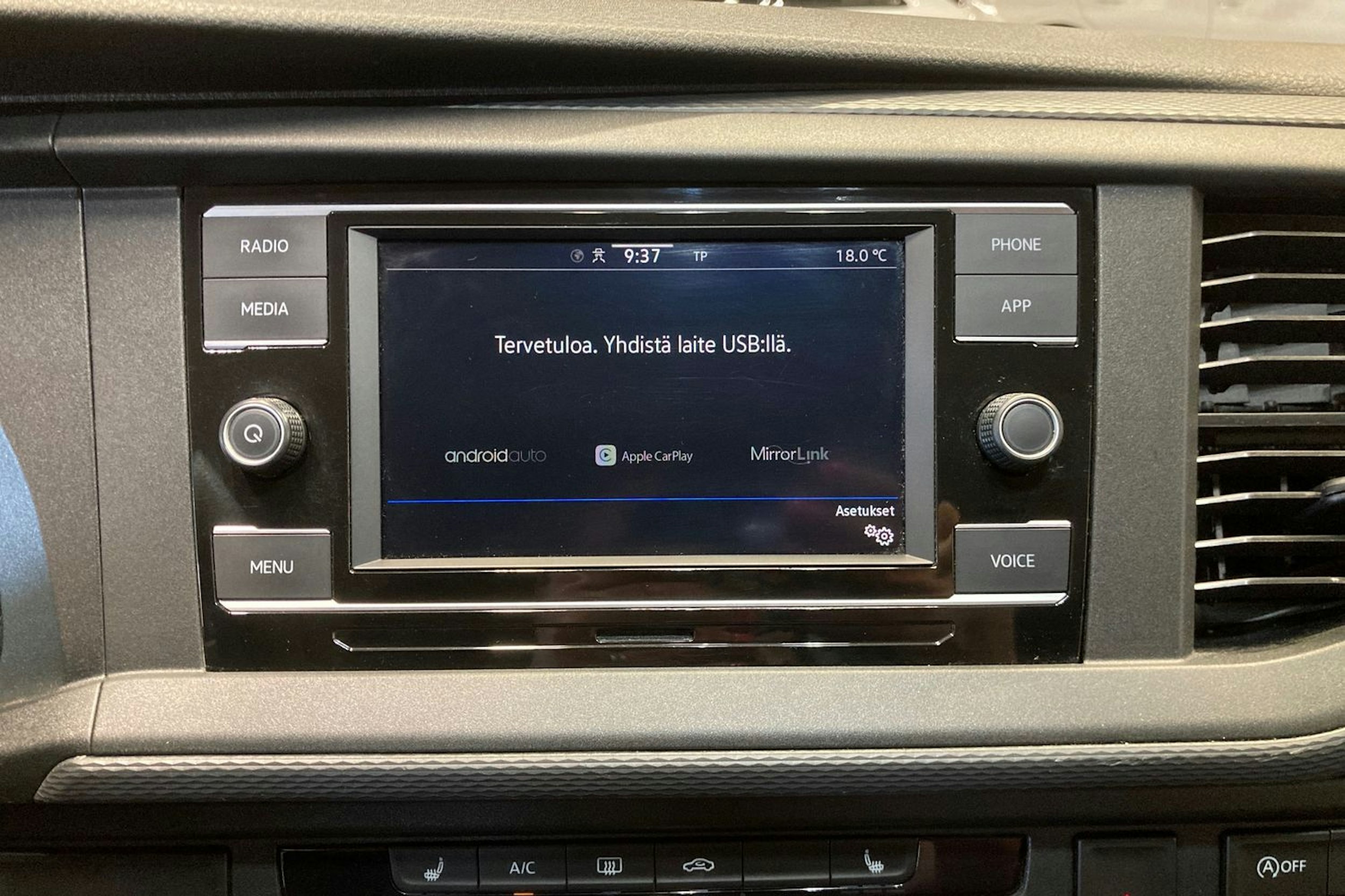 valkoinen Volkswagen Caravelle 2021 kuva 23.