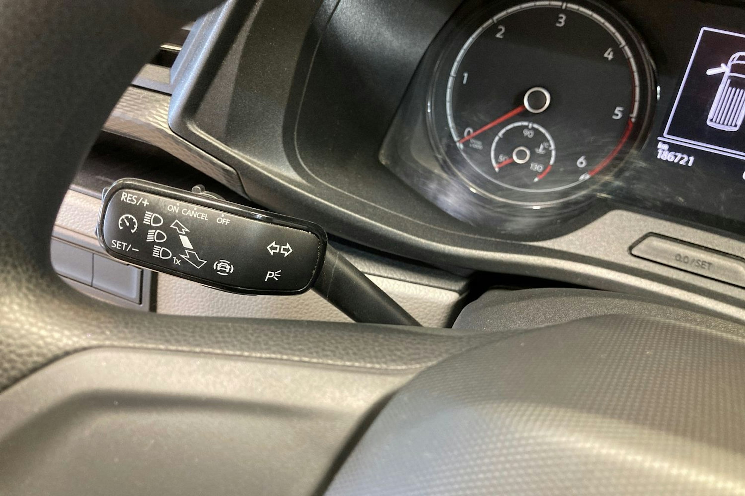 valkoinen Volkswagen Caravelle 2021 kuva 27.