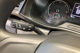 valkoinen Volkswagen Caravelle 2021 kuva 27.