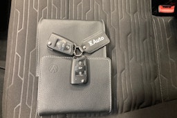 valkoinen Volkswagen Caravelle 2021 kuva 29.