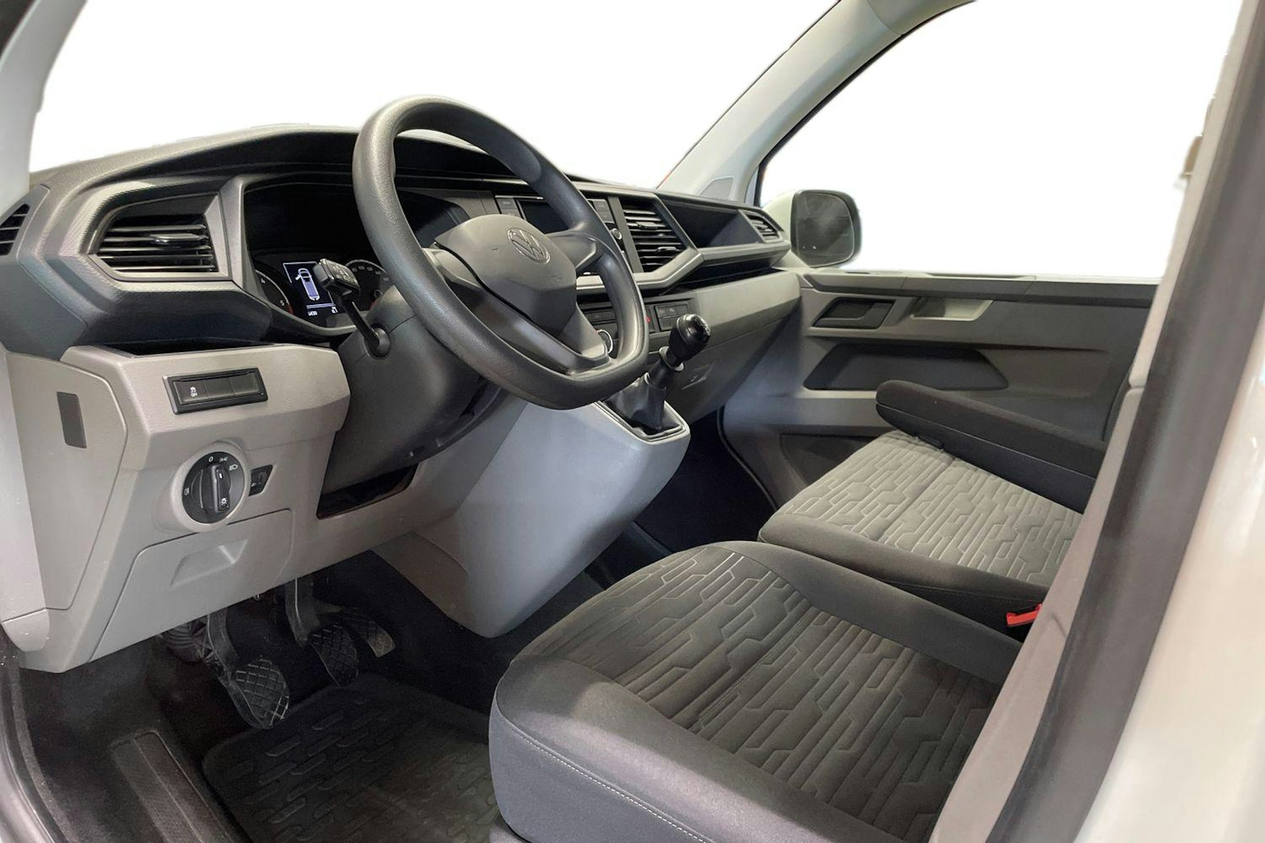 valkoinen Volkswagen Caravelle 2021 kuva 7.