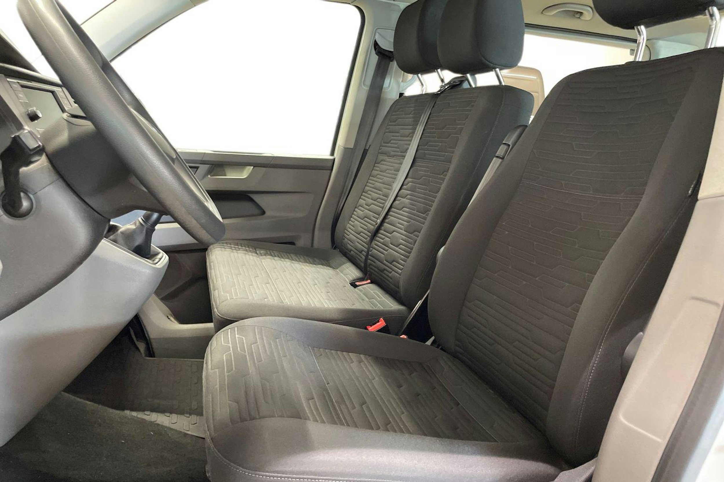 valkoinen Volkswagen Caravelle 2021 kuva 10.