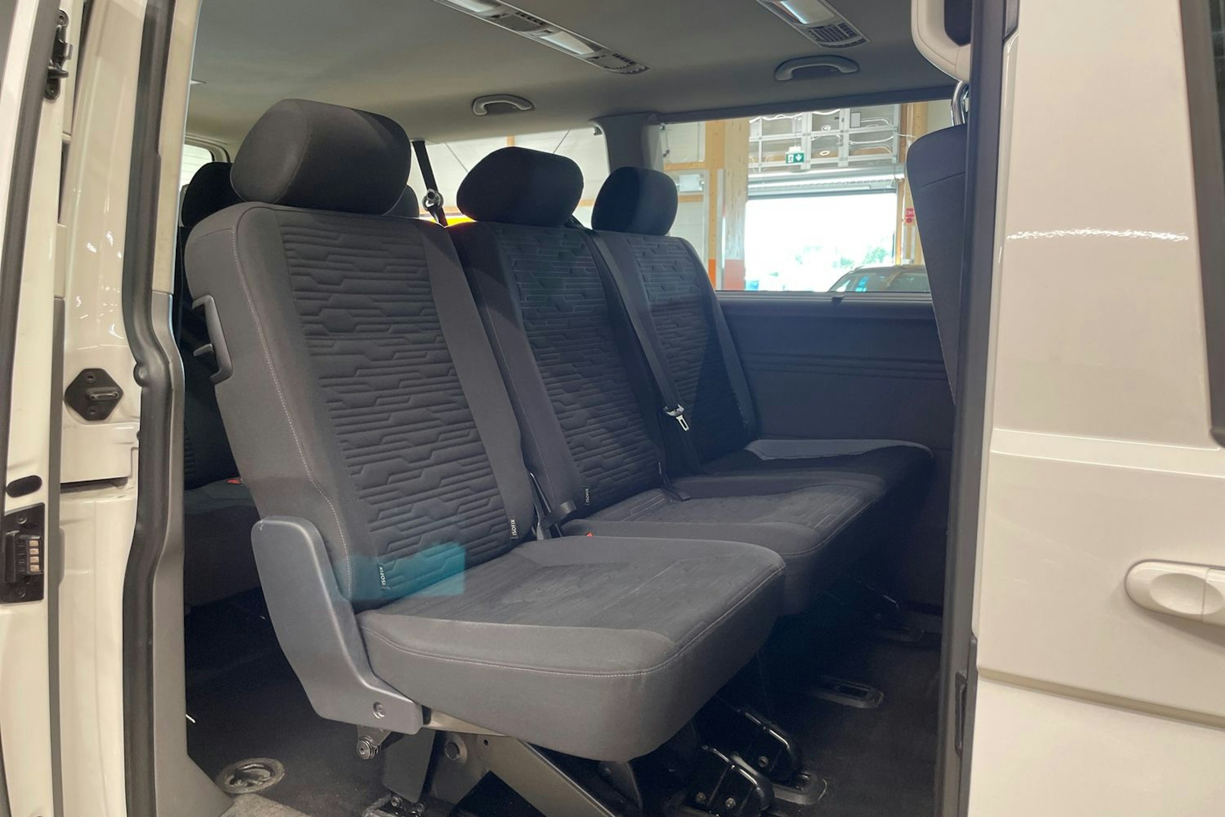 valkoinen Volkswagen Caravelle 2021 kuva 17.