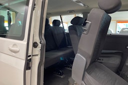 valkoinen Volkswagen Caravelle 2021 kuva 19.