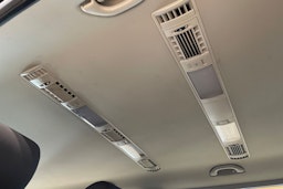 valkoinen Volkswagen Caravelle 2021 kuva 20.