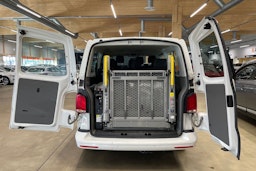 valkoinen Volkswagen Caravelle 2021 kuva 22.