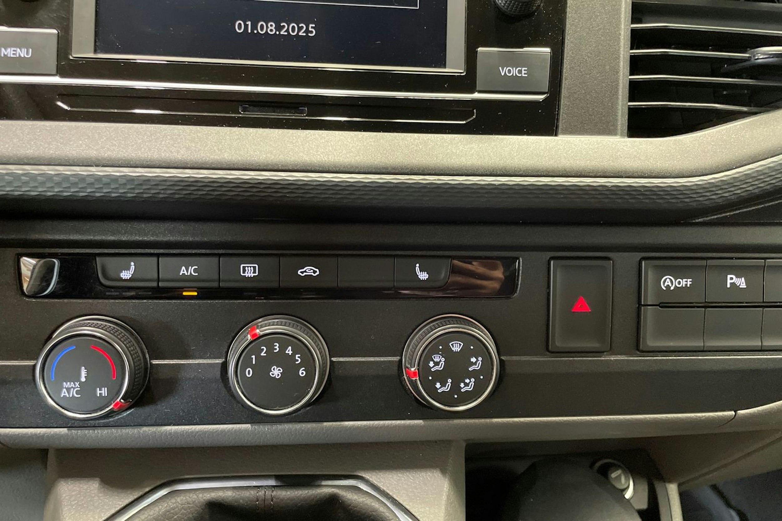 valkoinen Volkswagen Caravelle 2021 kuva 27.