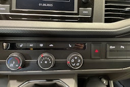 valkoinen Volkswagen Caravelle 2021 kuva 27.