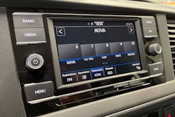valkoinen Volkswagen Caravelle 2021 kuva 28.