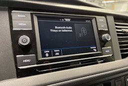 valkoinen Volkswagen Caravelle 2021 kuva 29.