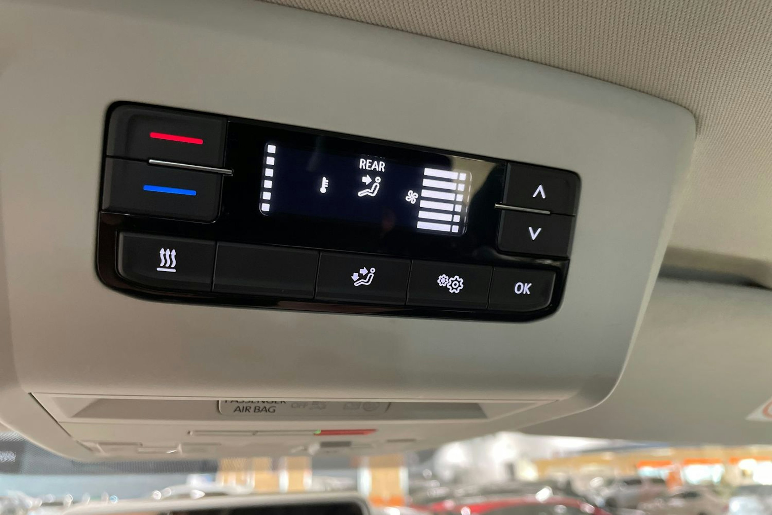 valkoinen Volkswagen Caravelle 2021 kuva 32.