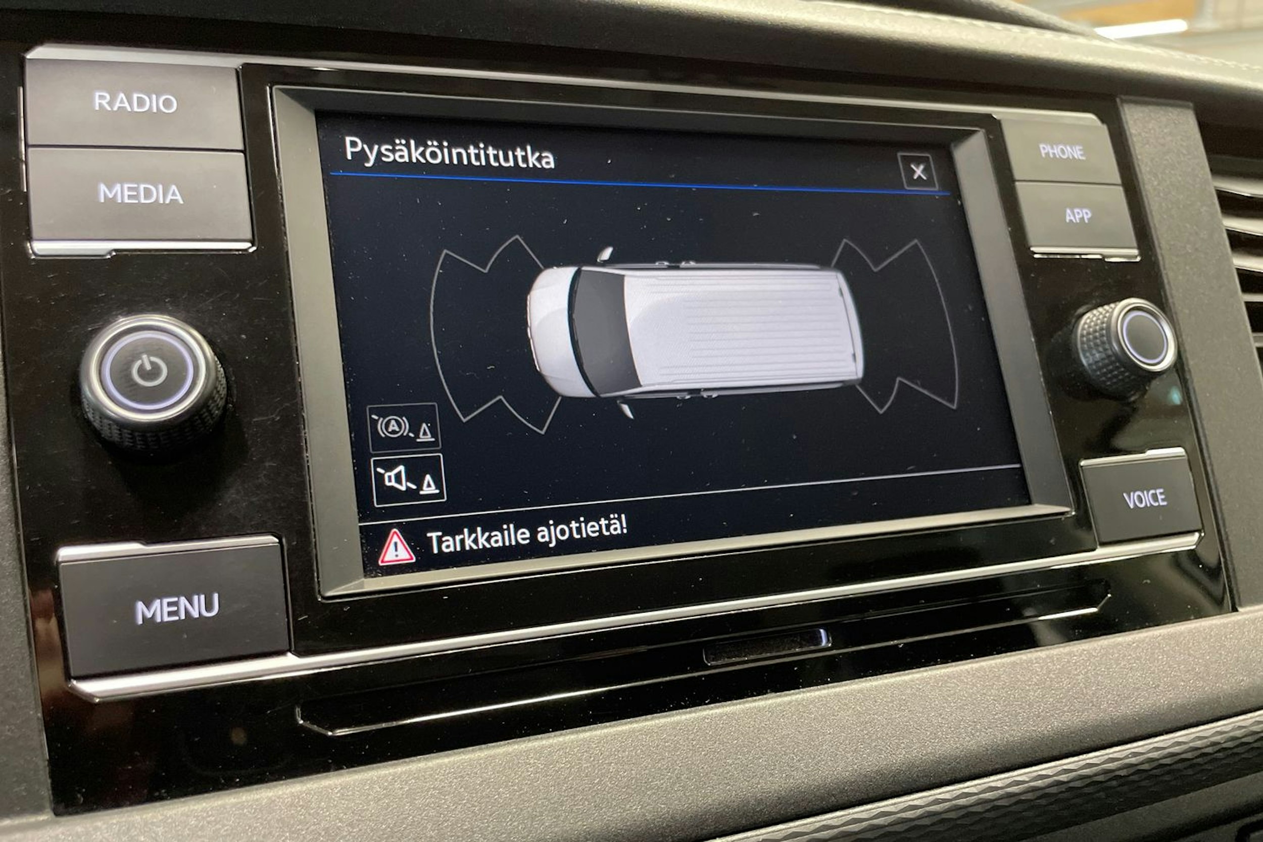 valkoinen Volkswagen Caravelle 2021 kuva 33.