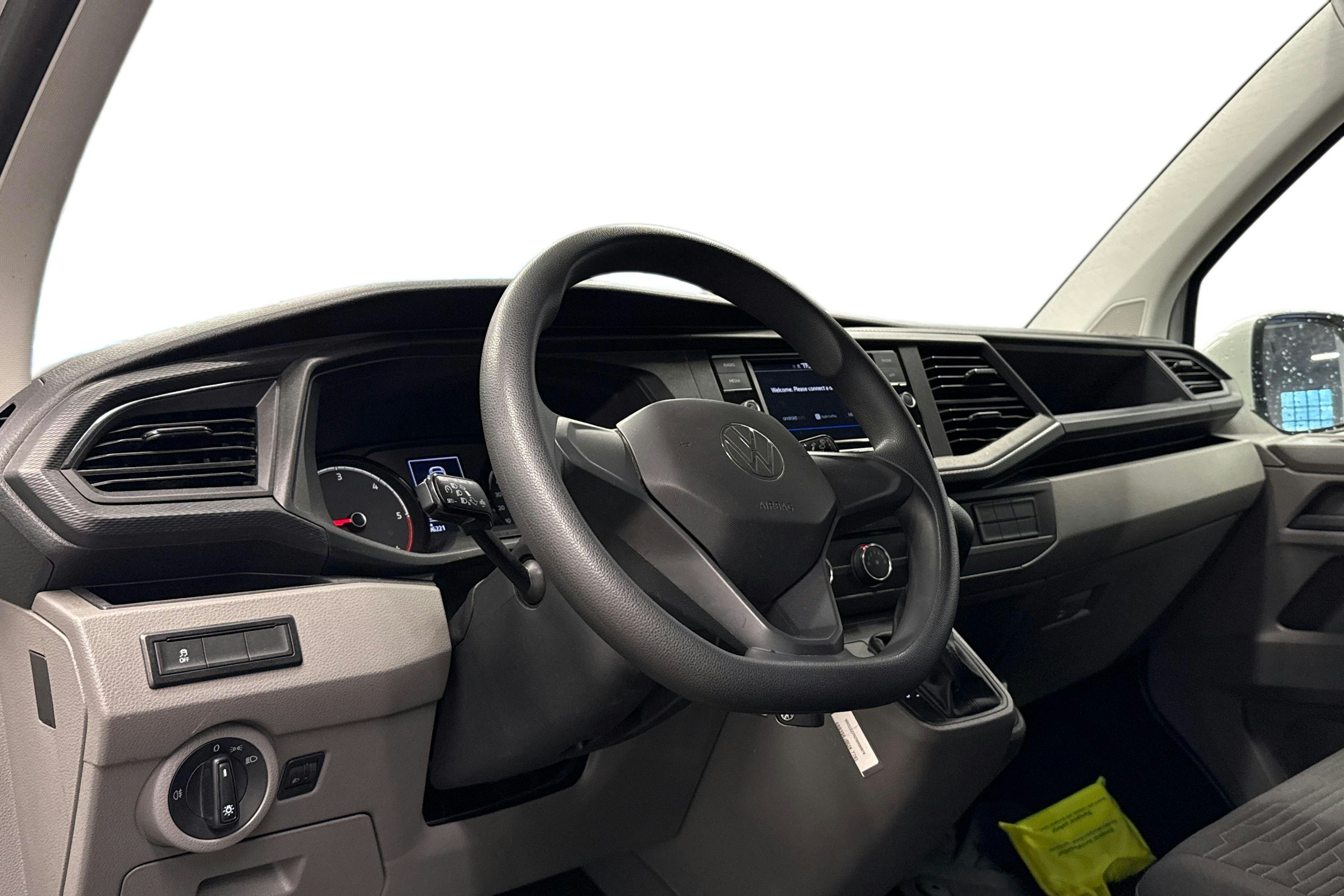 valkoinen Volkswagen Caravelle 2022 kuva 3.