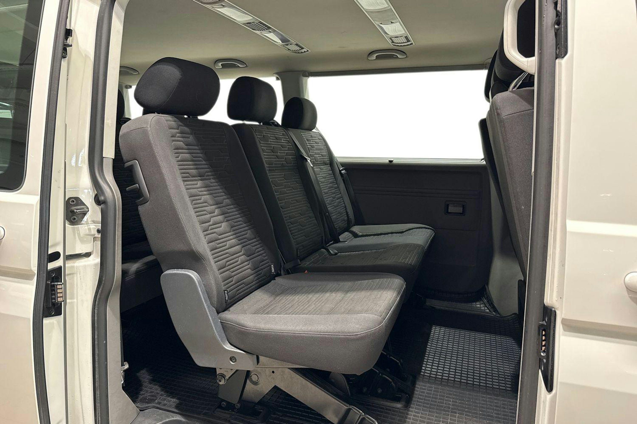 valkoinen Volkswagen Caravelle 2022 kuva 8.