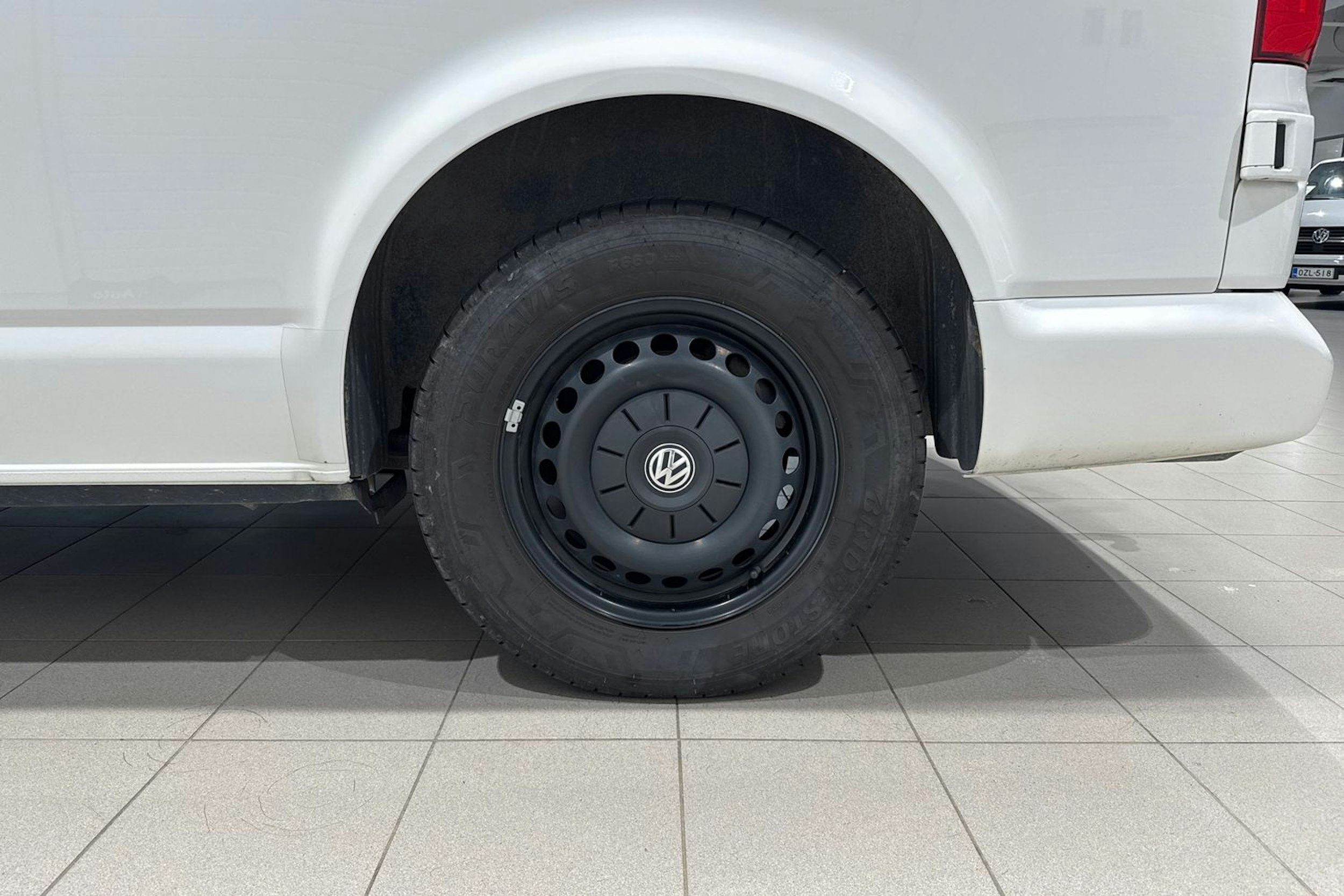 valkoinen Volkswagen Caravelle 2022 kuva 9.