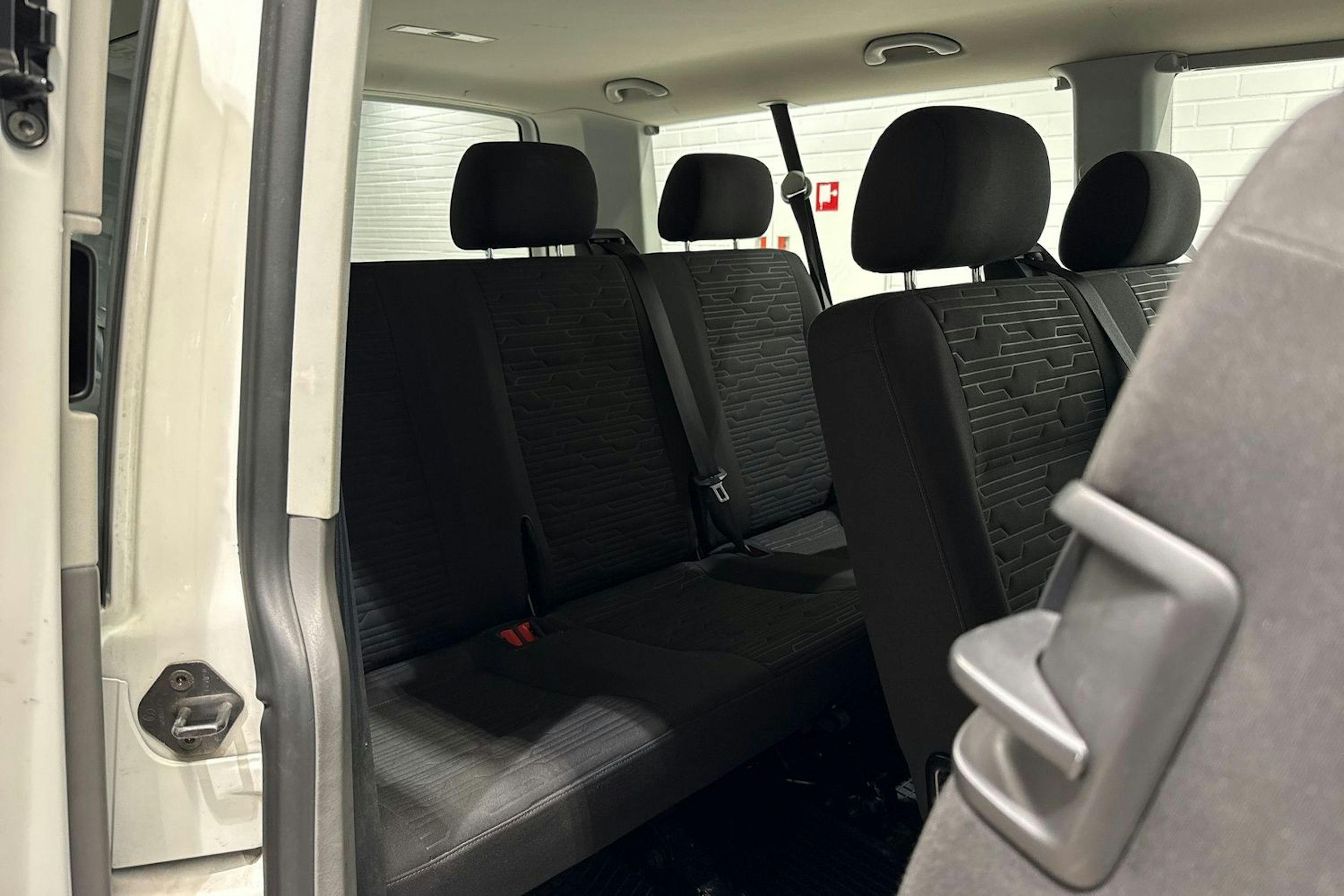 valkoinen Volkswagen Caravelle 2022 kuva 10.