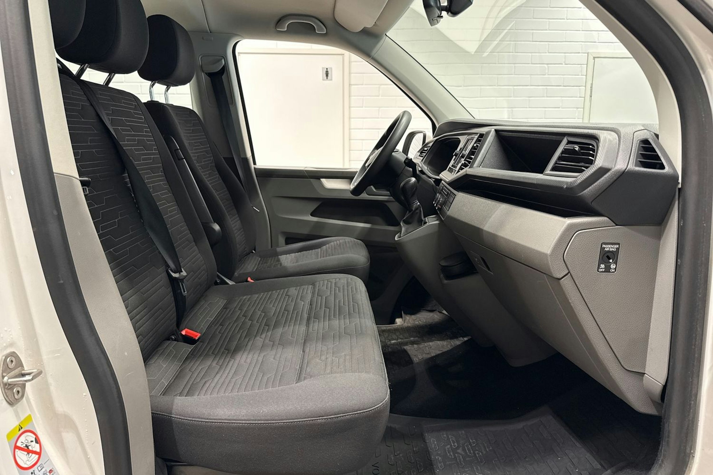 valkoinen Volkswagen Caravelle 2022 kuva 11.