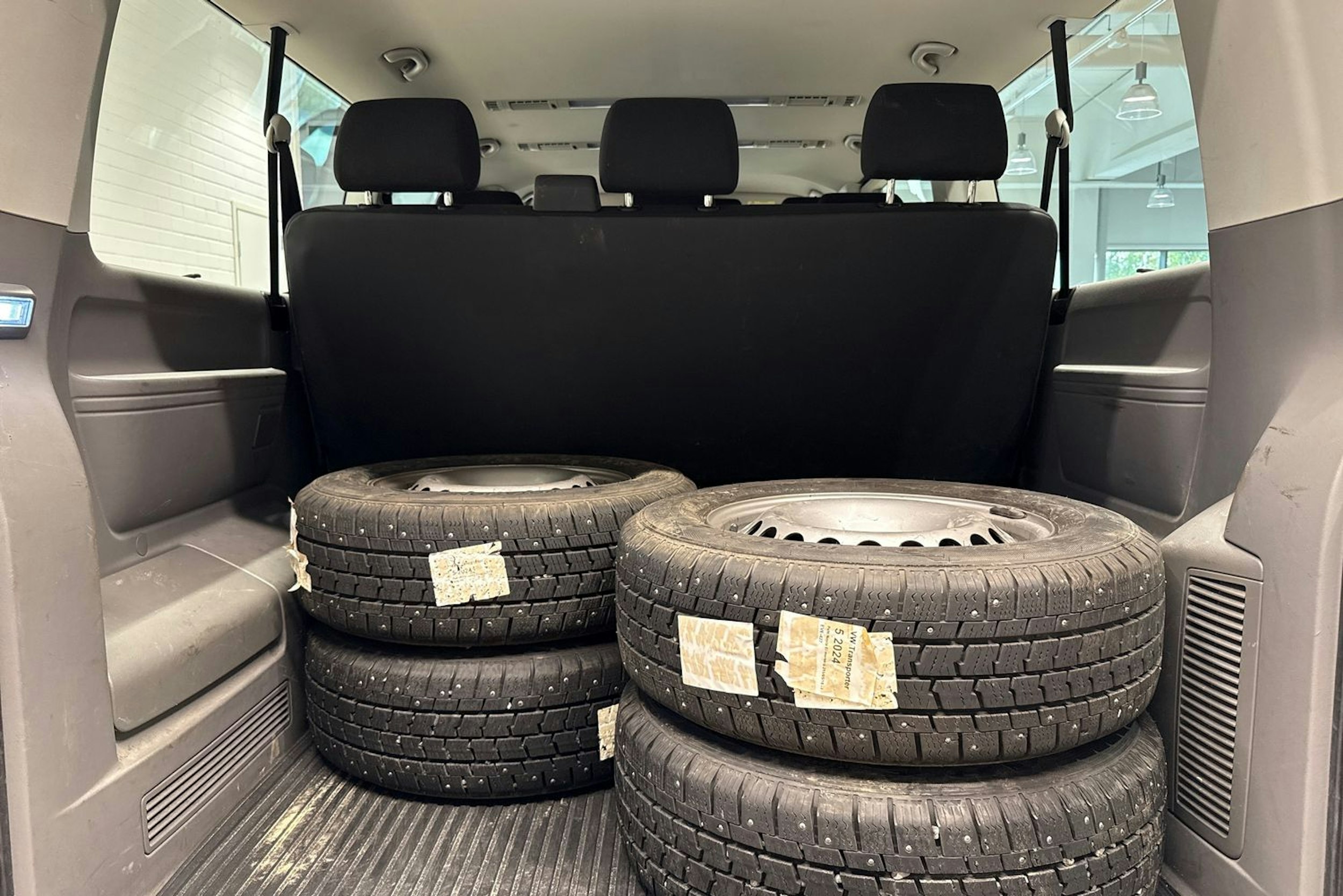 valkoinen Volkswagen Caravelle 2022 kuva 12.