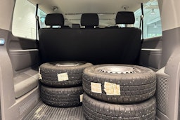 valkoinen Volkswagen Caravelle 2022 kuva 12.