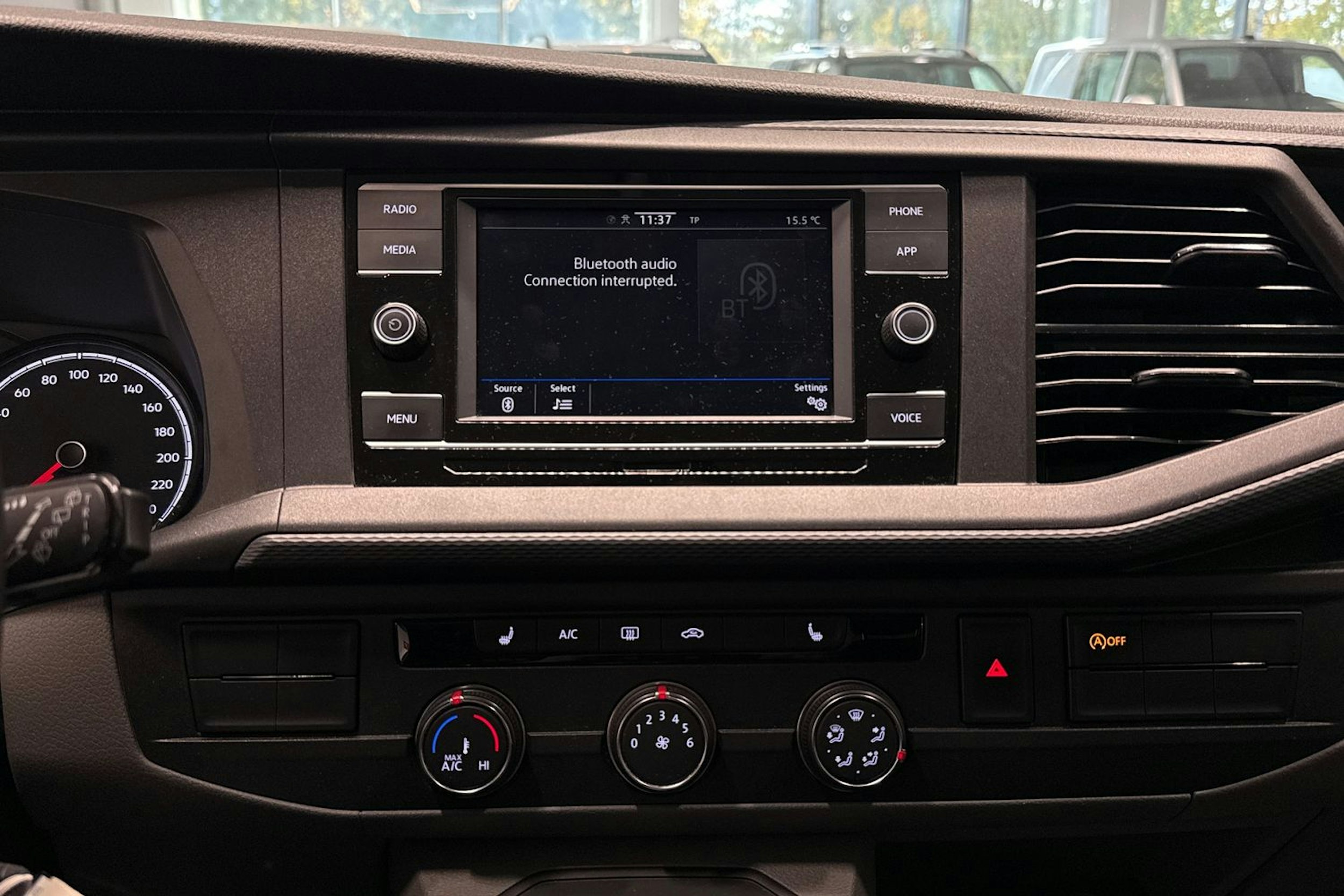 valkoinen Volkswagen Caravelle 2022 kuva 13.