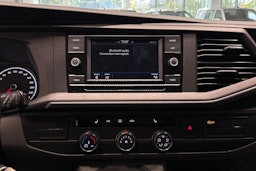 valkoinen Volkswagen Caravelle 2022 kuva 13.