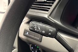 valkoinen Volkswagen Caravelle 2022 kuva 16.