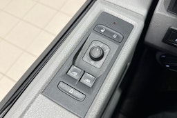 valkoinen Volkswagen Caravelle 2022 kuva 17.