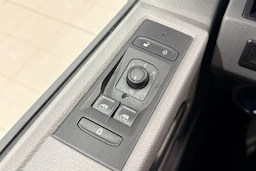 valkoinen Volkswagen Caravelle 2022 kuva 22.