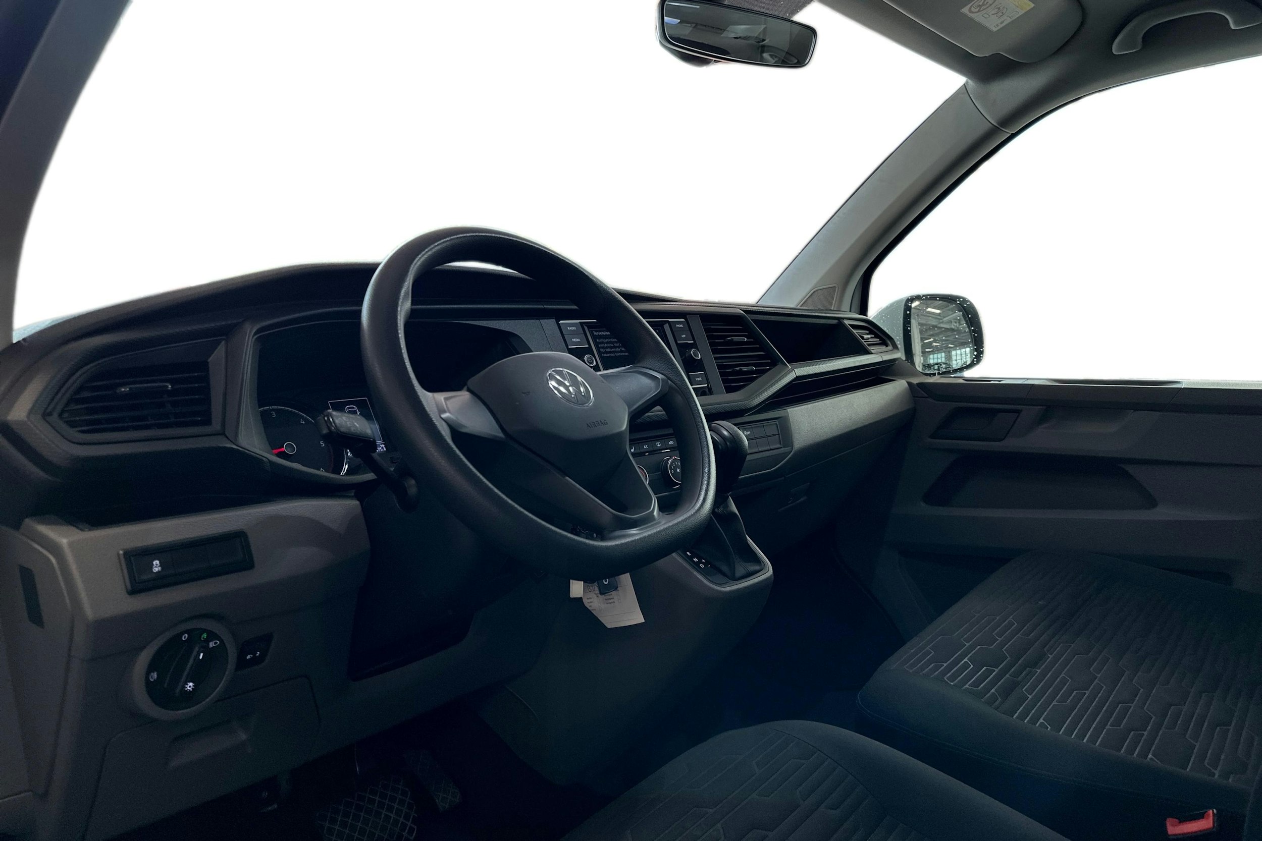 valkoinen Volkswagen Caravelle 2022 kuva 3.
