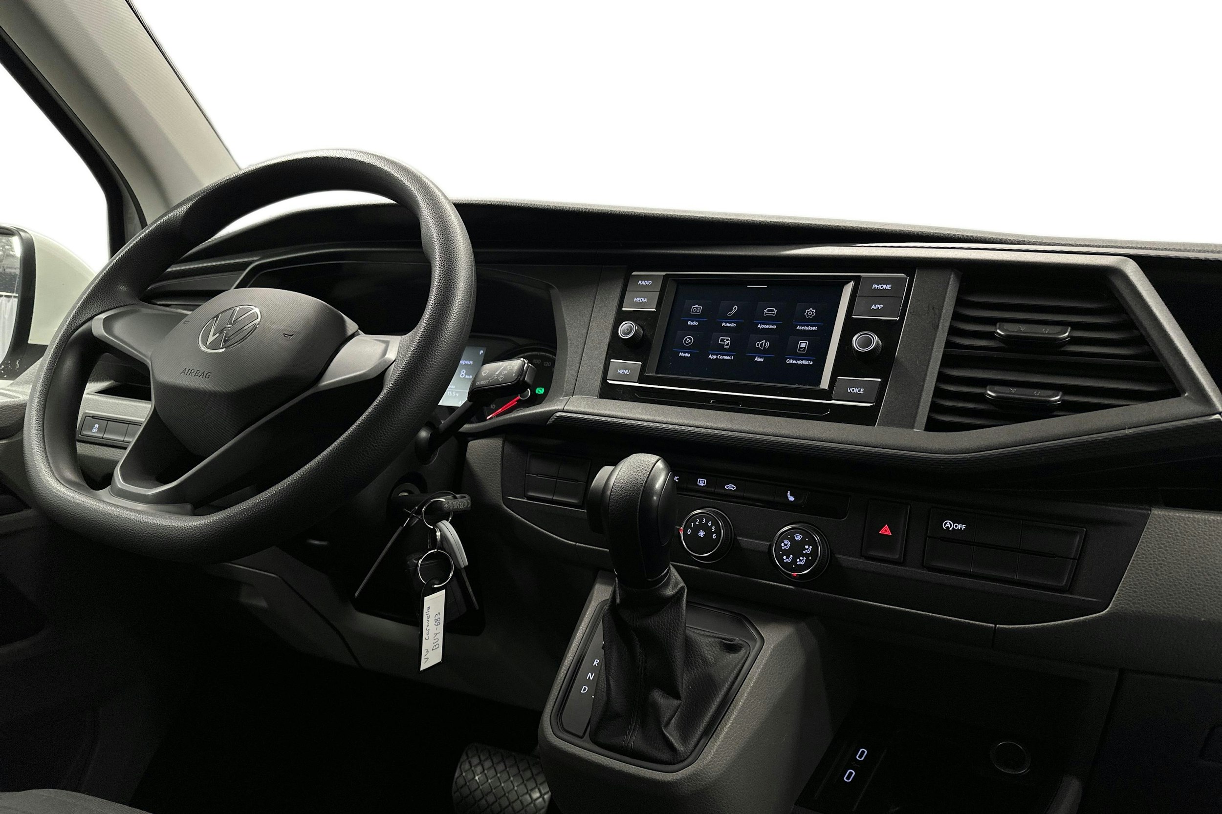 valkoinen Volkswagen Caravelle 2022 kuva 7.