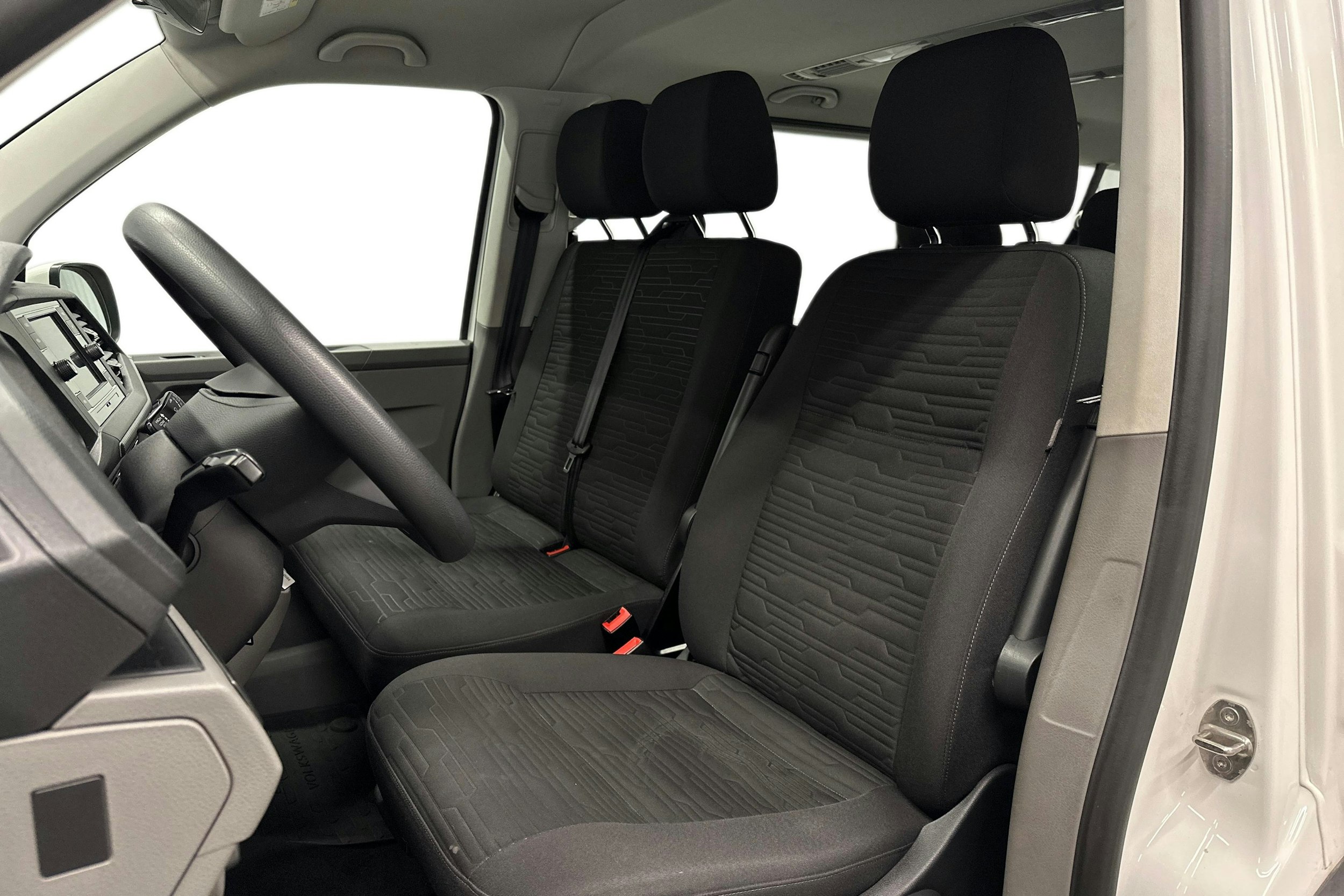 valkoinen Volkswagen Caravelle 2022 kuva 8.
