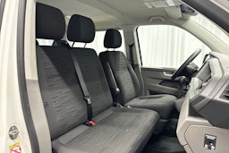 valkoinen Volkswagen Caravelle 2022 kuva 14.