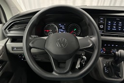 valkoinen Volkswagen Caravelle 2022 kuva 15.