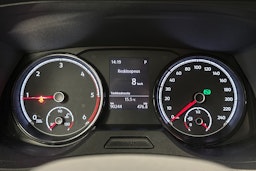valkoinen Volkswagen Caravelle 2022 kuva 16.
