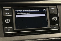 valkoinen Volkswagen Caravelle 2022 kuva 17.