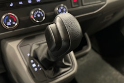 valkoinen Volkswagen Caravelle 2022 kuva 20.