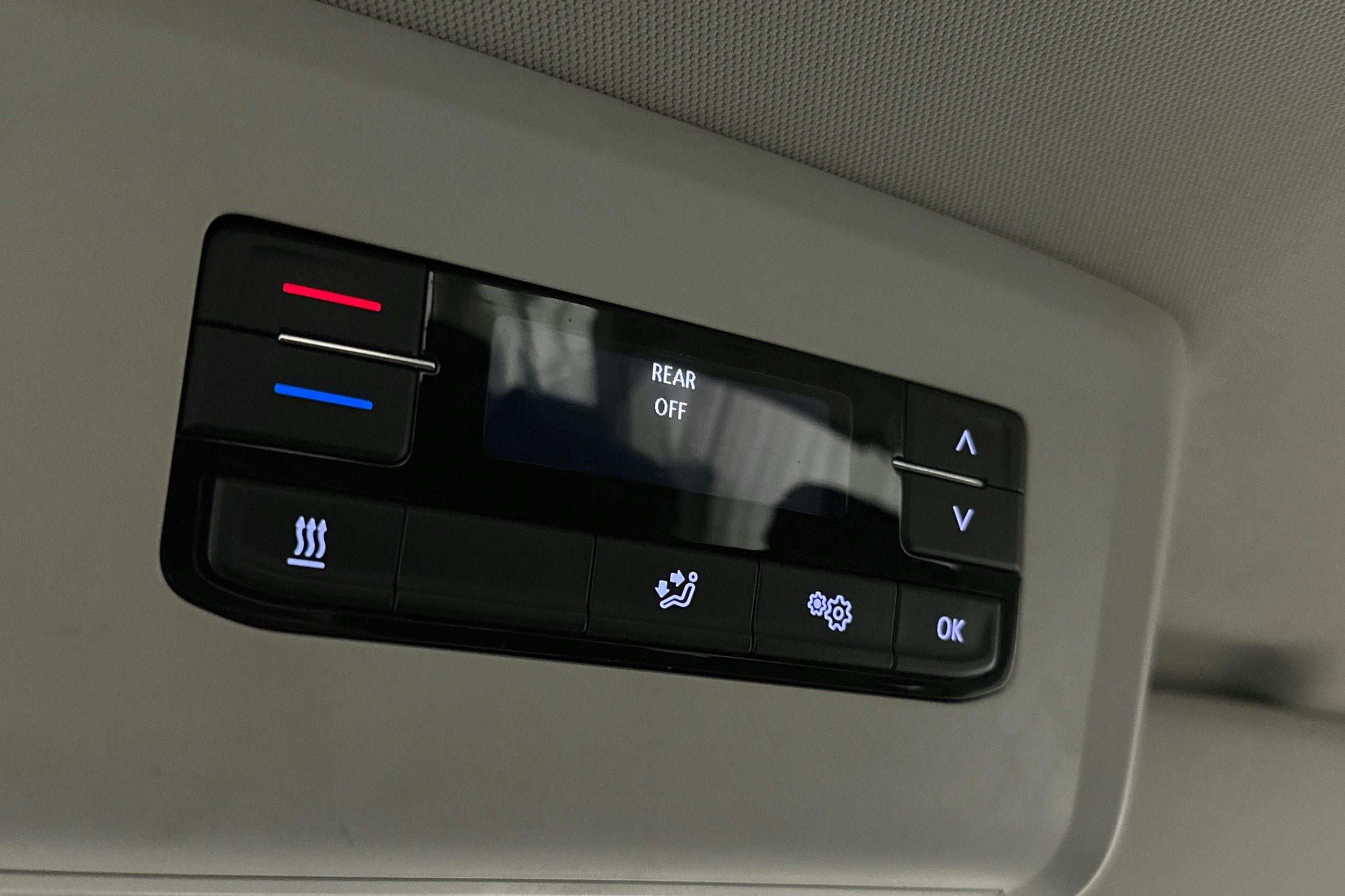 valkoinen Volkswagen Caravelle 2022 kuva 21.