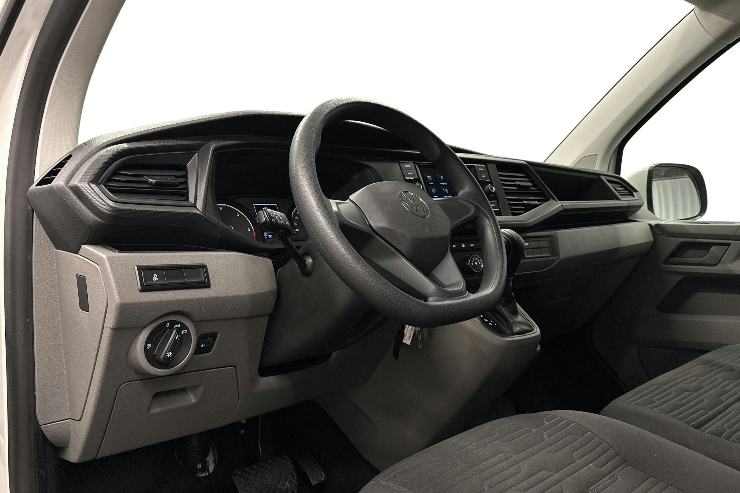 valkoinen Volkswagen Caravelle 2022 kuva 6.