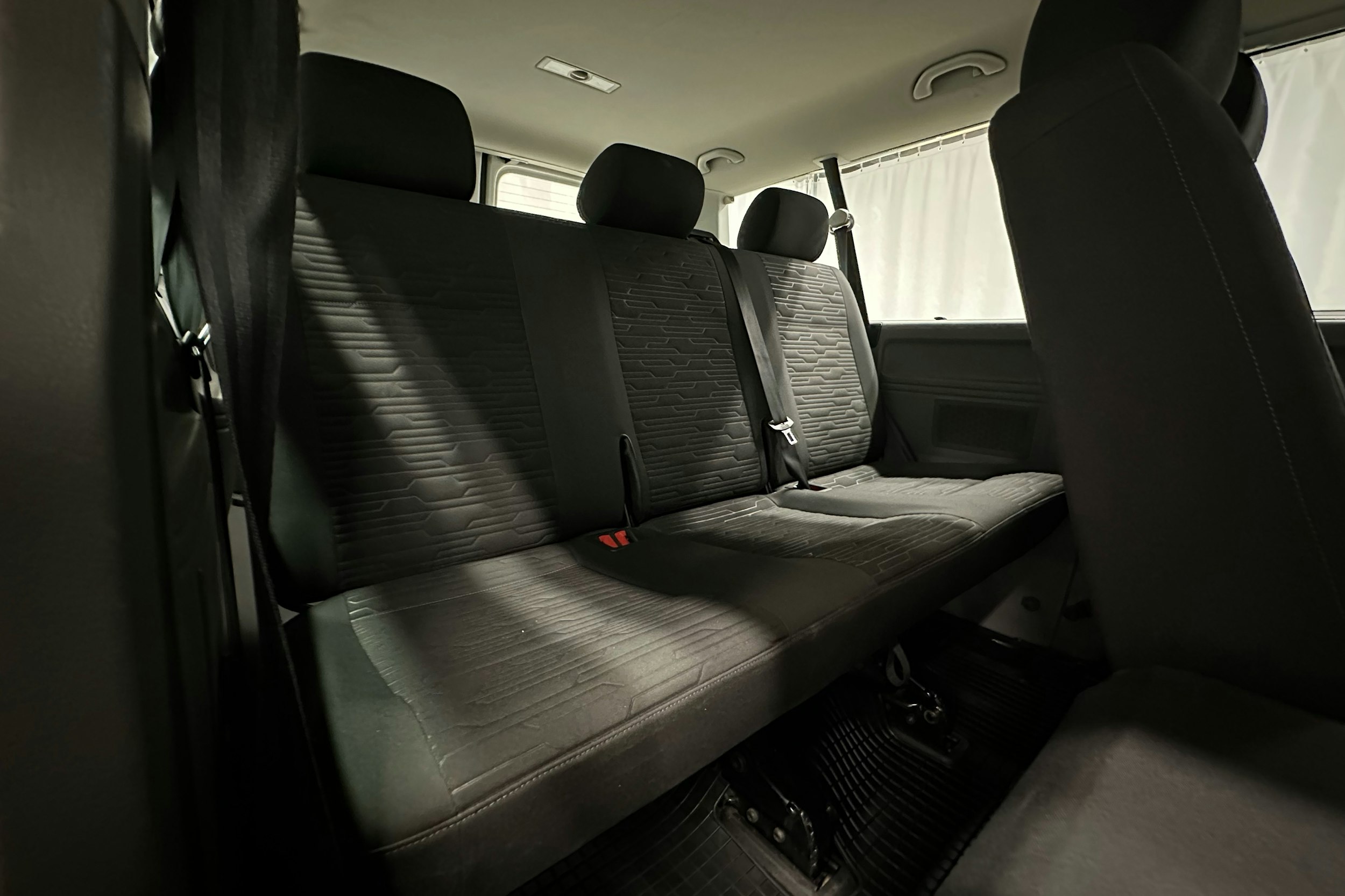 valkoinen Volkswagen Caravelle 2022 kuva 11.