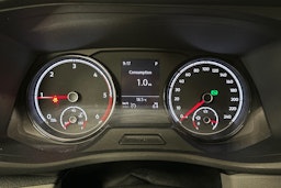 valkoinen Volkswagen Caravelle 2022 kuva 13.