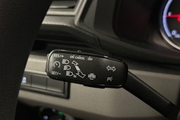 valkoinen Volkswagen Caravelle 2022 kuva 14.