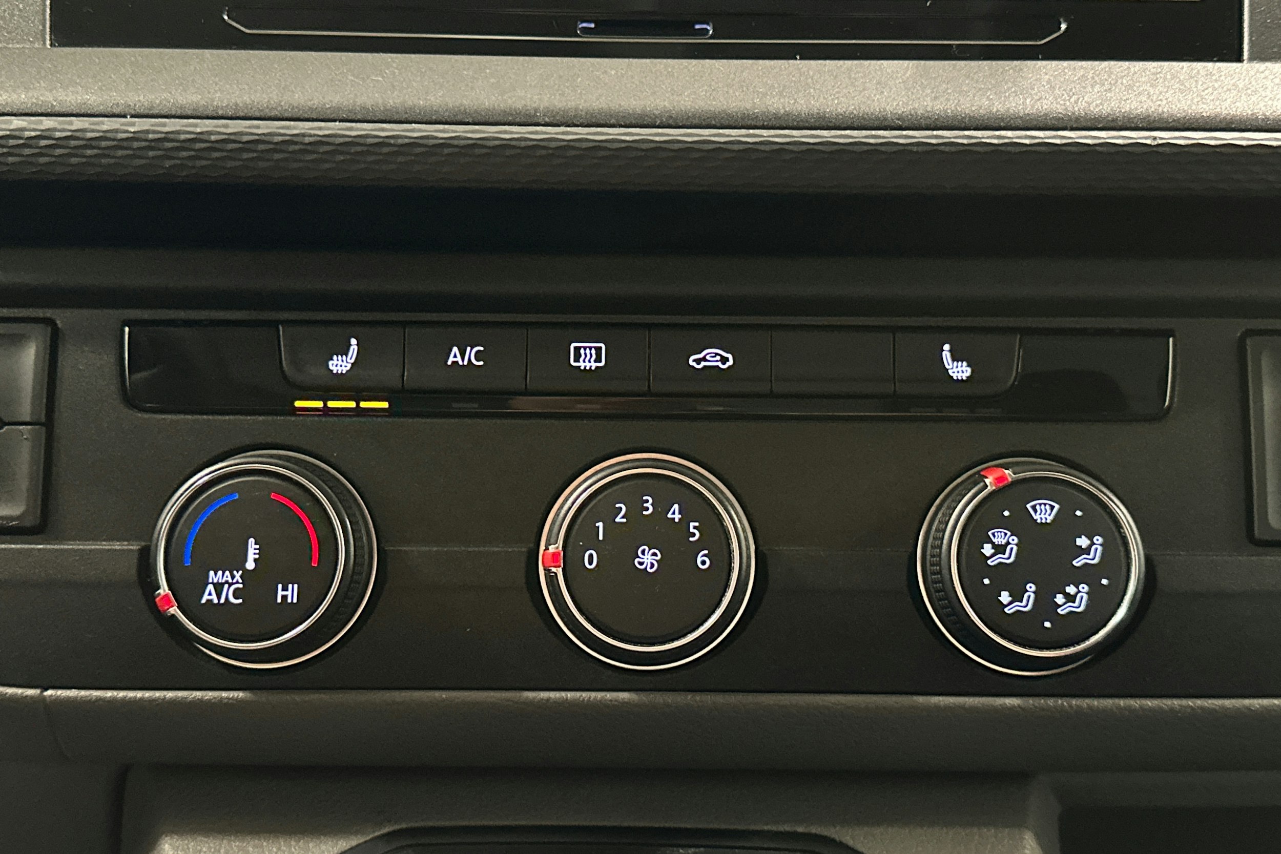 valkoinen Volkswagen Caravelle 2022 kuva 16.