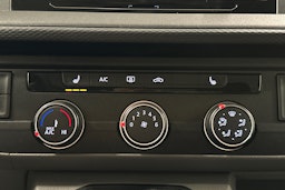 valkoinen Volkswagen Caravelle 2022 kuva 16.