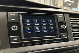 valkoinen Volkswagen Caravelle 2022 kuva 17.